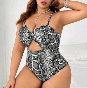 Black And White Snakeskin Print Cutout Swimsuit Size XL